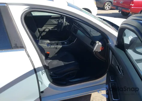 2016 Jaguar Xf 35T Prestige из США, поврежденный, VIN SAJBE4BV1GCY06384